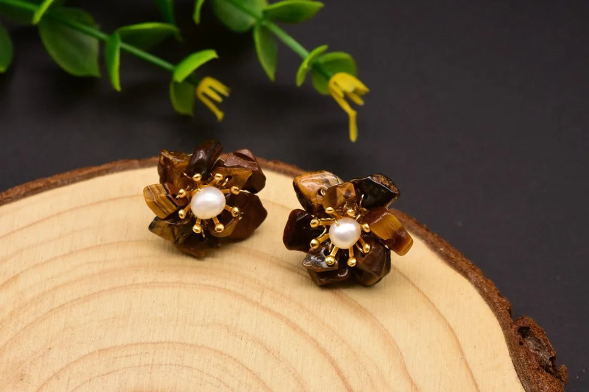 1 Pair Retro Flower Plating Inlay Copper Natural Stone Pearl 18k Gold Plated Ear Studs