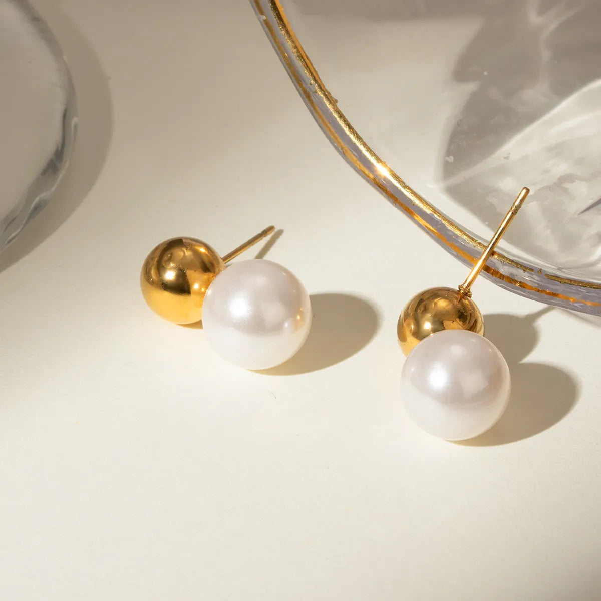 1 Pair Retro French Style Classic Style Solid Color 304 Stainless Steel Artificial Pearls 18K Gold Plated Ear Studs