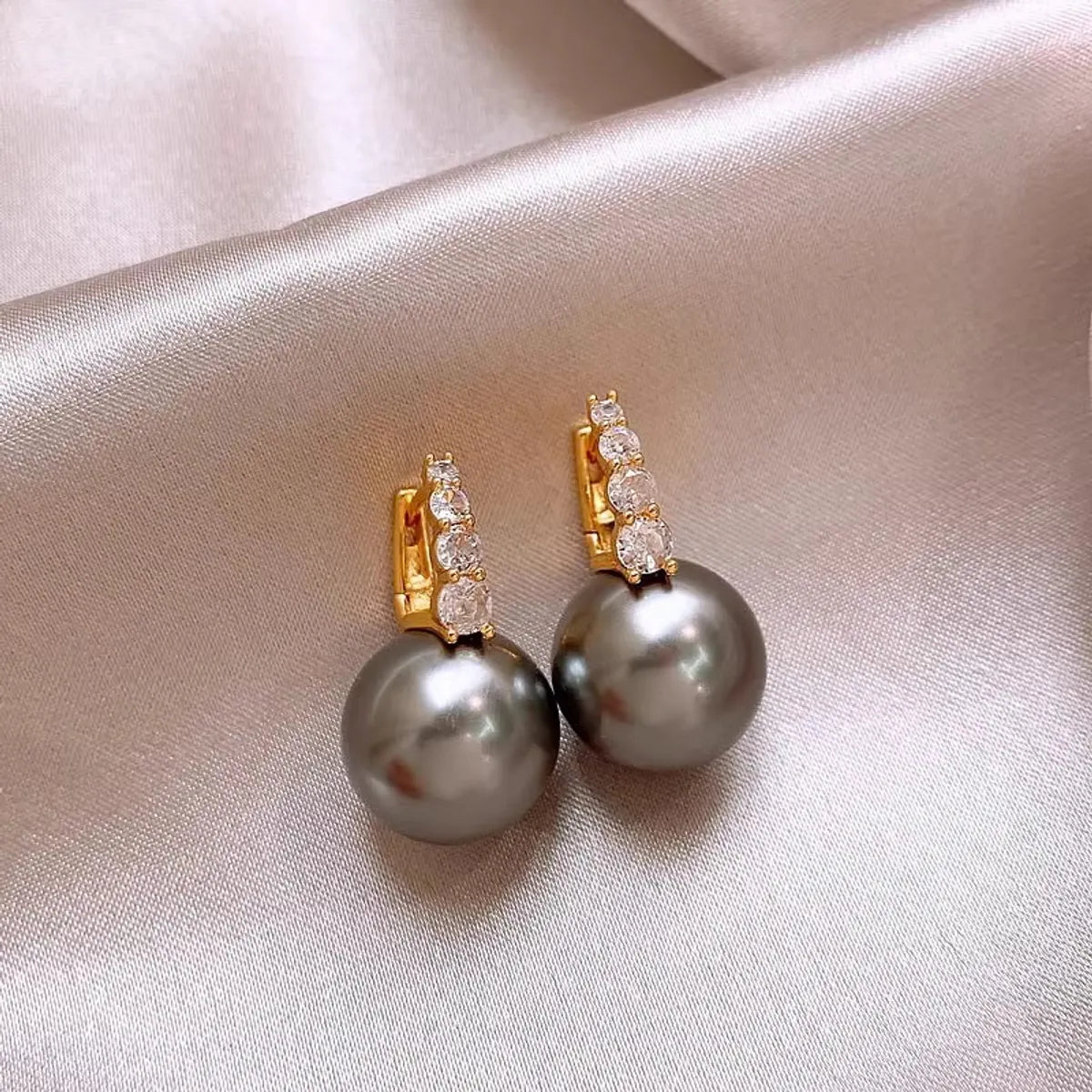 1 Pair Retro French Style IG Style Geometric Inlay Alloy Titanium Steel Artificial Pearls Zircon Drop Earrings Earrings Ear Studs