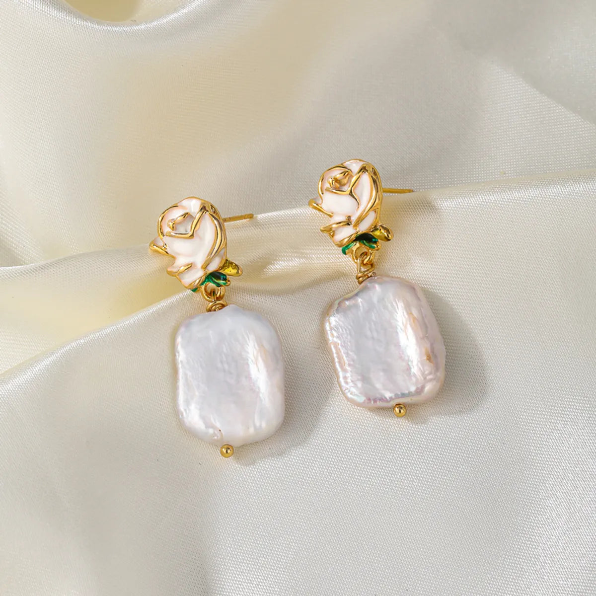 1 Pair Retro French Style Irregular Flower Enamel Plating Freshwater Pearl Copper 18k Gold Plated Drop Earrings