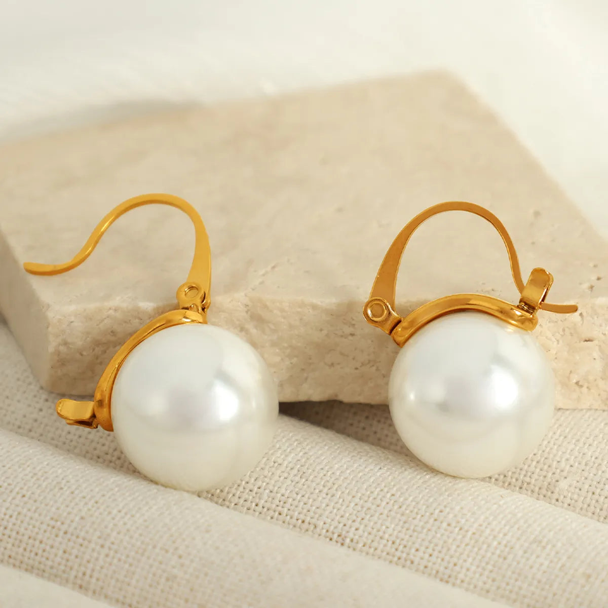 1 Pair Retro French Style Sweet Round Pearl Polishing Plating Inlay 304 Stainless Steel Glass Bead 18K Gold Plated Drop Earrings