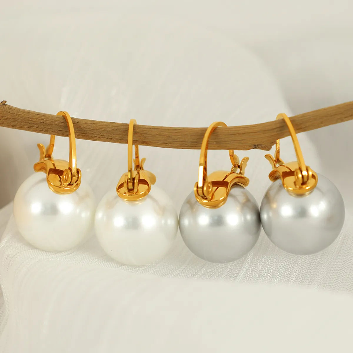 1 Pair Retro French Style Sweet Round Pearl Polishing Plating Inlay 304 Stainless Steel Glass Bead 18K Gold Plated Drop Earrings