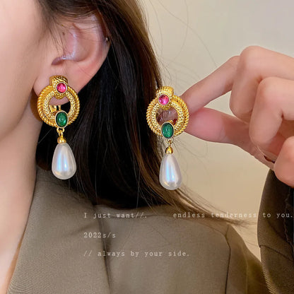 1 Pair Retro Geometric Water Droplets Flower Alloy Plating Artificial Pearls Women'S Drop Earrings