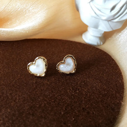 1 Pair Retro Heart Shape Alloy Plating Resin Women's Ear Studs