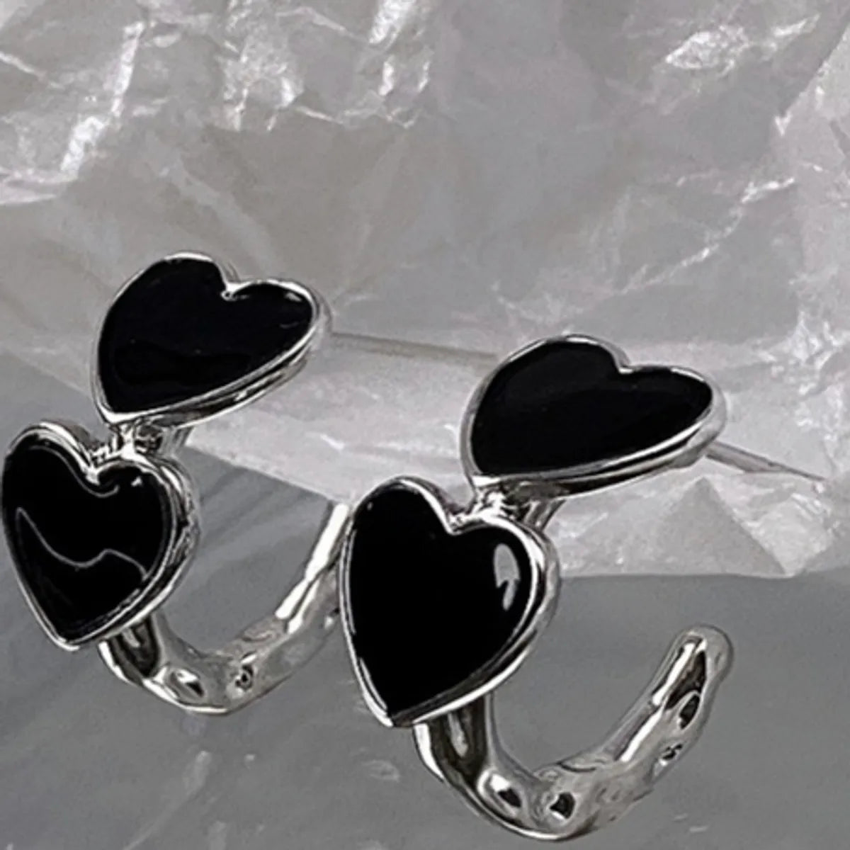 1 Pair Retro Heart Shape Alloy Plating Women's Ear Studs