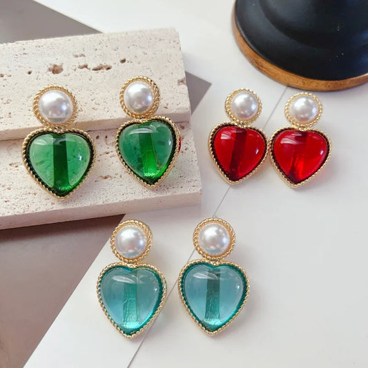 1 Pair Retro Heart Shape Alloy Resin Inlay Artificial Pearls Women'S Ear Studs