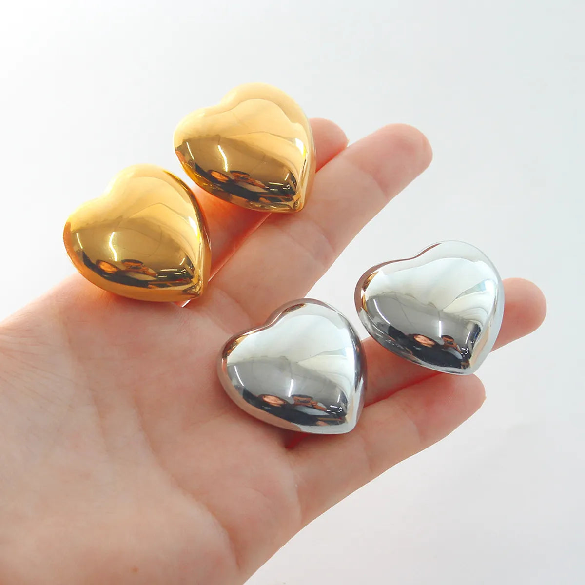 1 Pair Retro Heart Shape Plating Stainless Steel Ear Studs