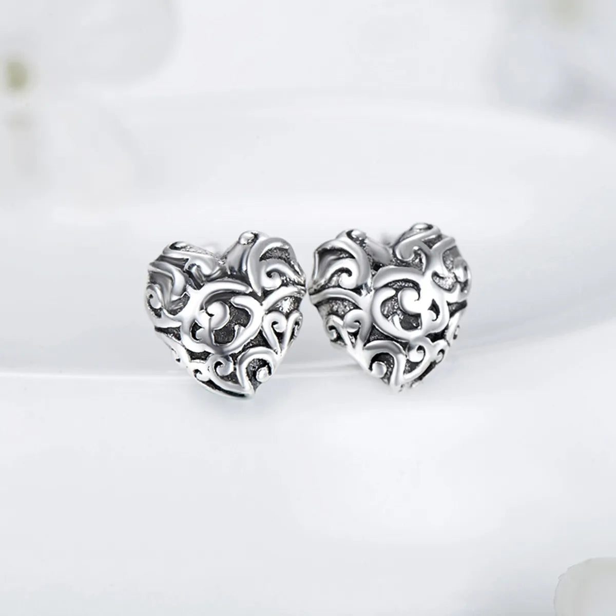 1 Pair Retro Heart Shape Sterling Silver Plating Inlay Zircon Ear Studs