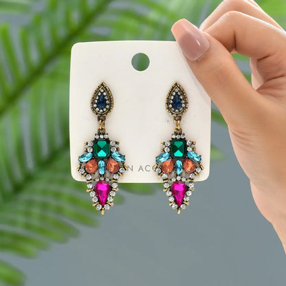 1 Pair Retro Lady Geometric Hollow Out Inlay Zinc Alloy Rhinestones Drop Earrings