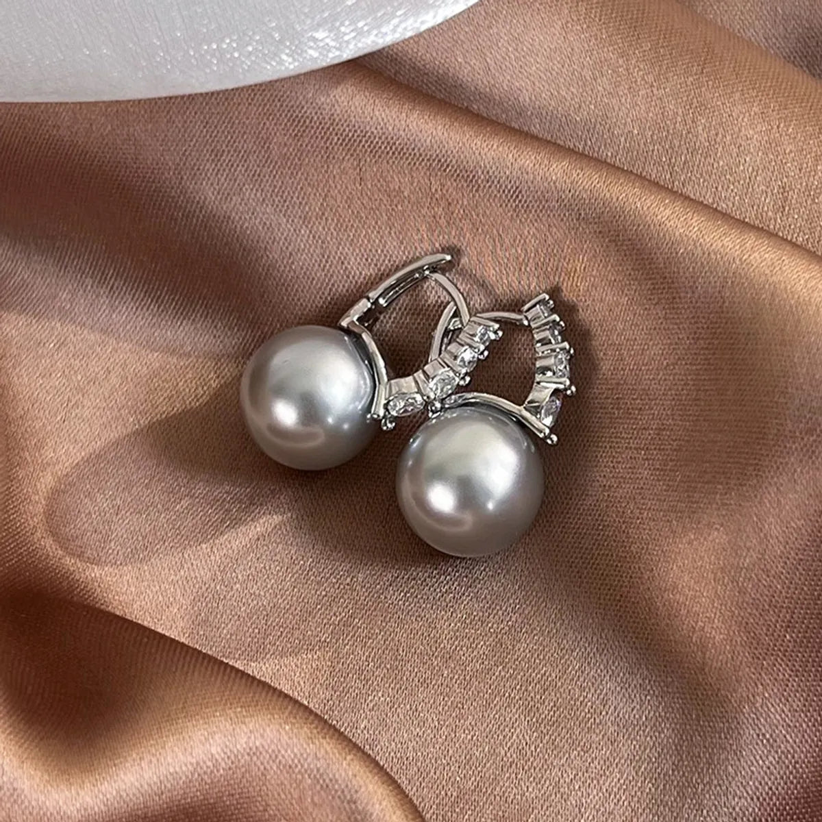 1 Pair Retro Lady Geometric Imitation Pearl Copper White Gold Plated Earrings