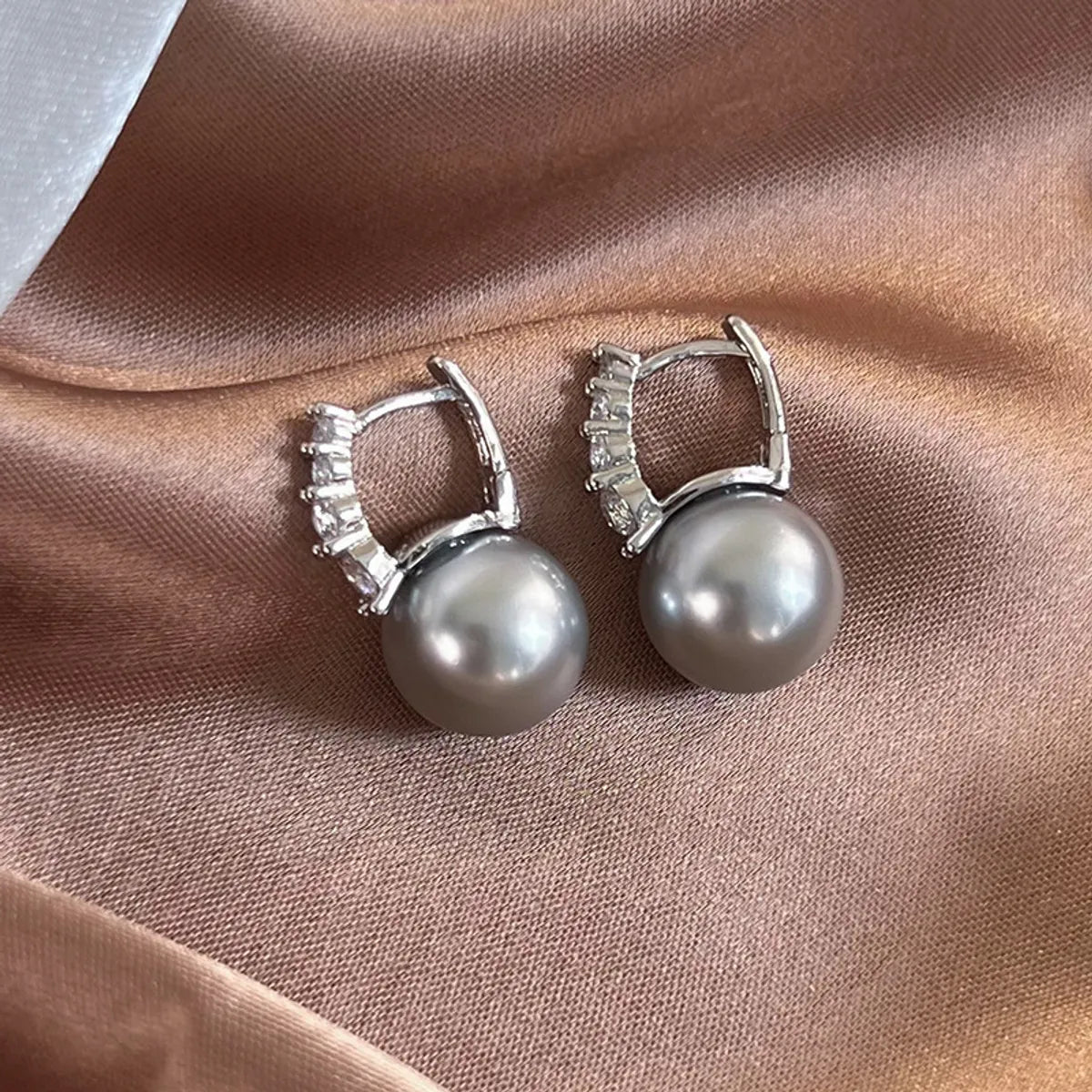 1 Pair Retro Lady Geometric Imitation Pearl Copper White Gold Plated Earrings