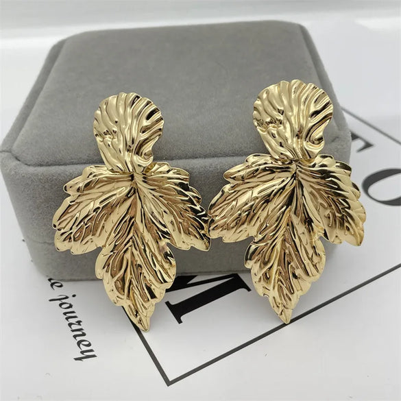1 Pair Retro Leaf Flower Alloy Plating Women'S Drop Earrings