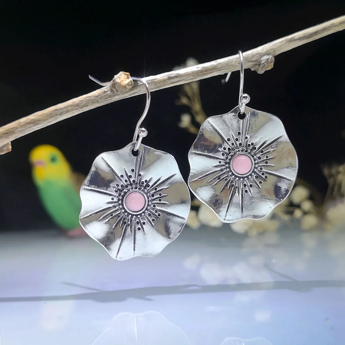 1 Pair Retro Leaf Inlay Alloy Artificial Gemstones Drop Earrings