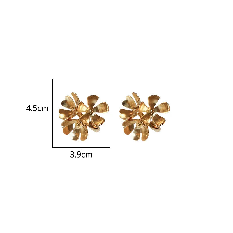 1 Pair Retro Luxurious Flower Alloy Ear Studs