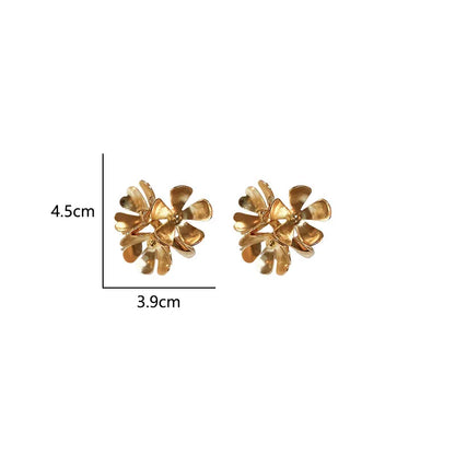 1 Pair Retro Luxurious Flower Alloy Ear Studs