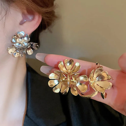 1 Pair Retro Luxurious Flower Alloy Ear Studs