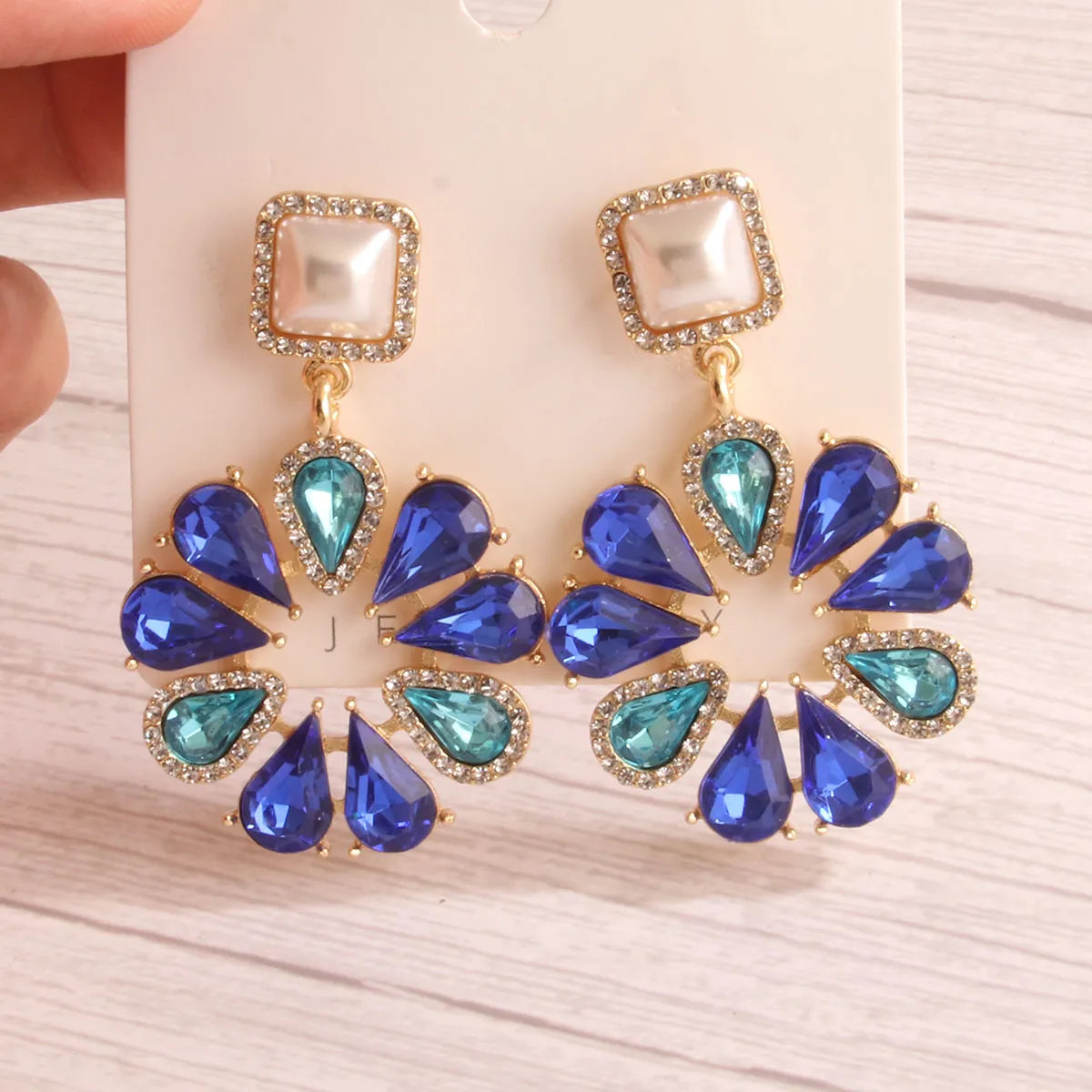 1 Pair Retro Luxurious Flower Plating Inlay Alloy Rhinestones Drop Earrings