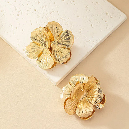 1 Pair Retro Punk Flower Plating Alloy Gold Plated Ear Studs