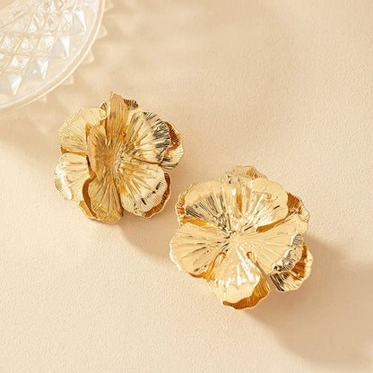 1 Pair Retro Punk Flower Plating Alloy Gold Plated Ear Studs