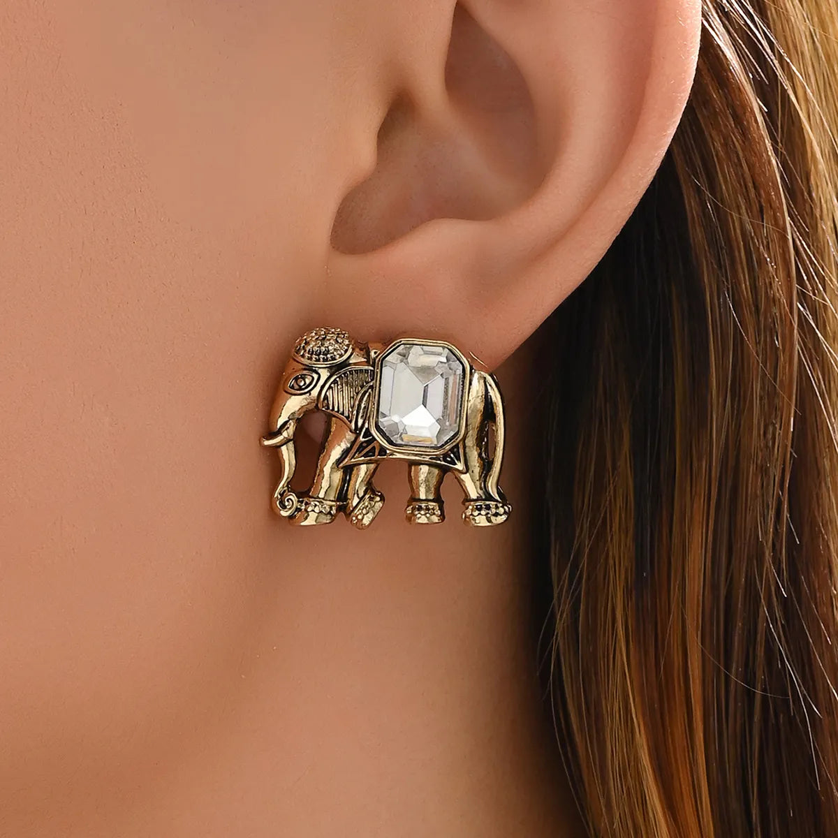 1 Pair Retro Punk Geometric Elephant Inlay Alloy Zinc Zircon Ear Studs