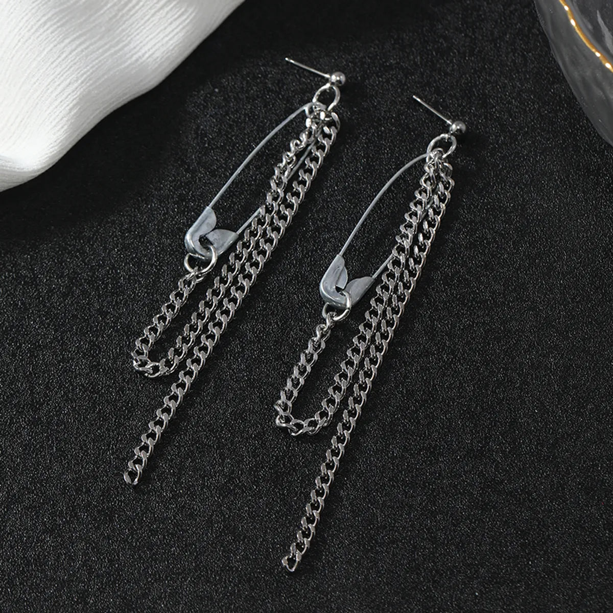 1 Pair Retro Punk Geometric Solid Color Plating Alloy No Inlaid Silver Plated Drop Earrings