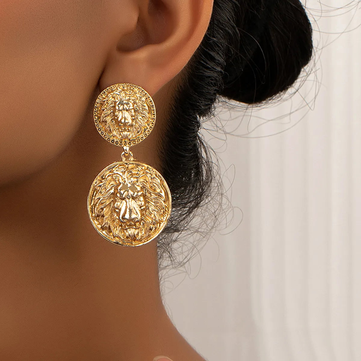 1 Pair Retro Roman Style Round Lion Plating Alloy Drop Earrings