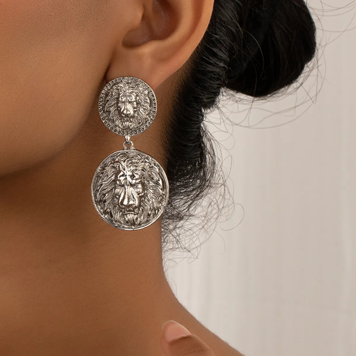 1 Pair Retro Roman Style Round Lion Plating Alloy Drop Earrings