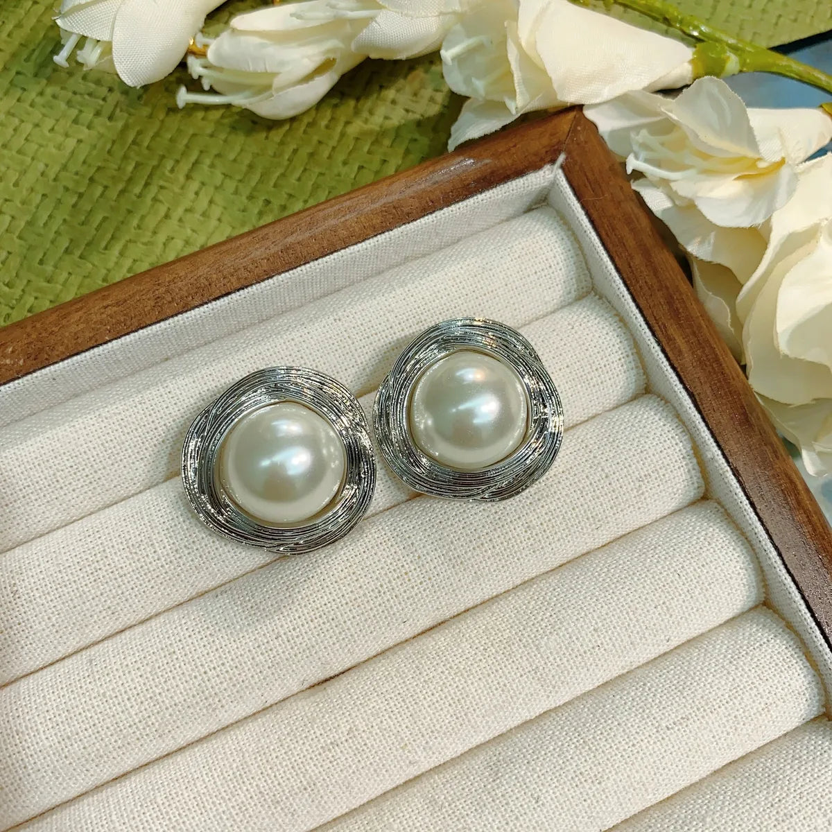 1 Pair Retro Round Imitation Pearl Inlay Pearl Women'S Earrings