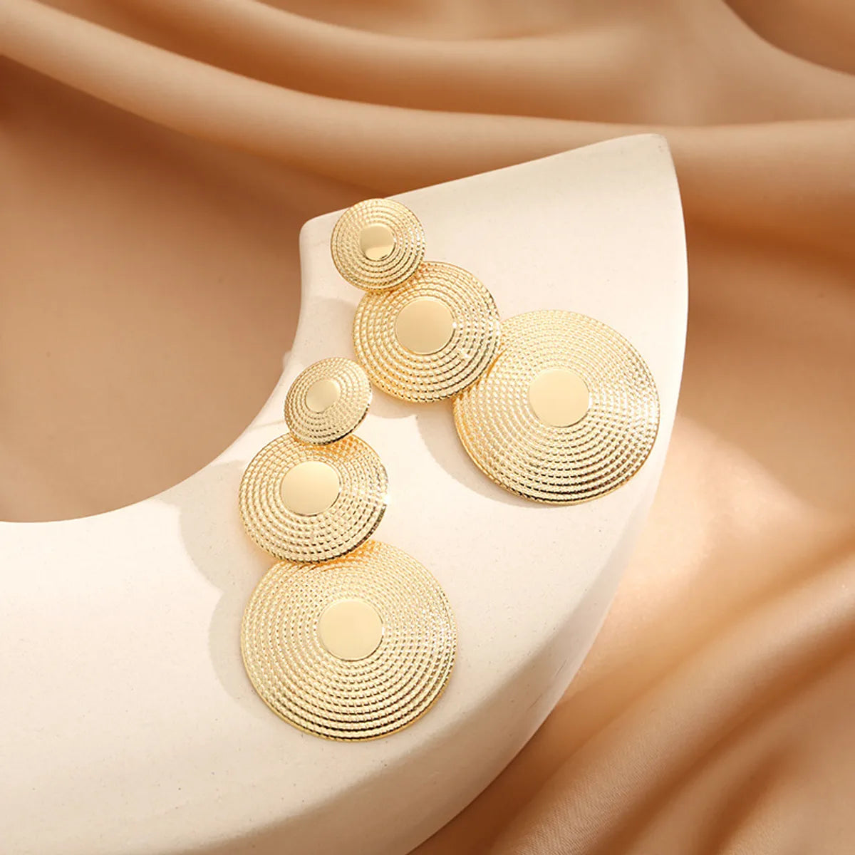 1 Pair Retro Round Plating Metal Drop Earrings