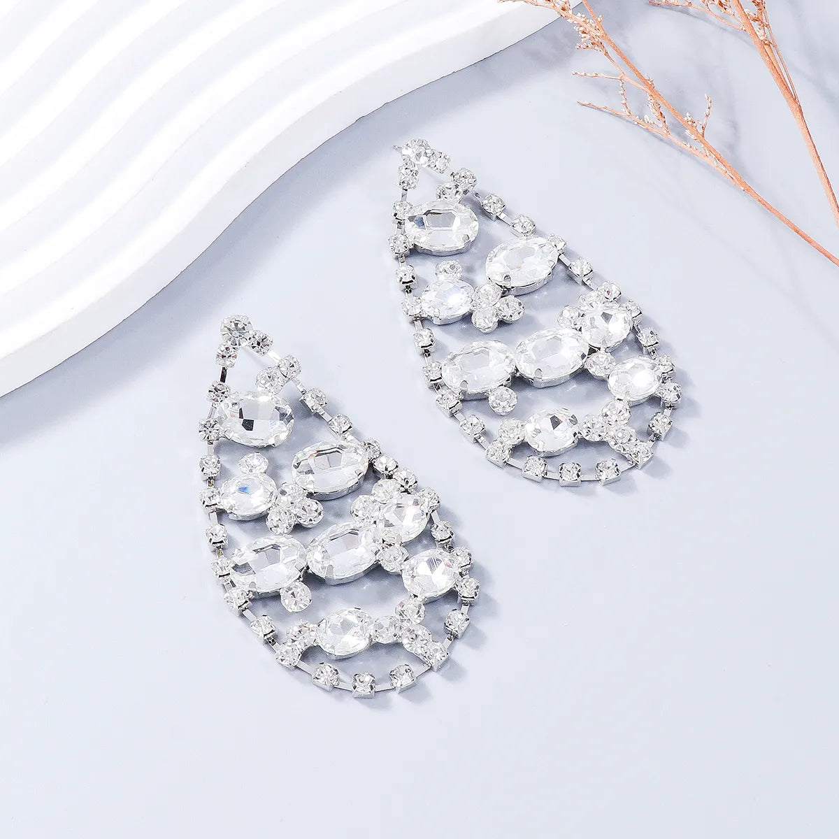 1 Pair Retro Shiny Water Droplets Hollow Out Alloy Glass Rhinestones Glass Drop Earrings