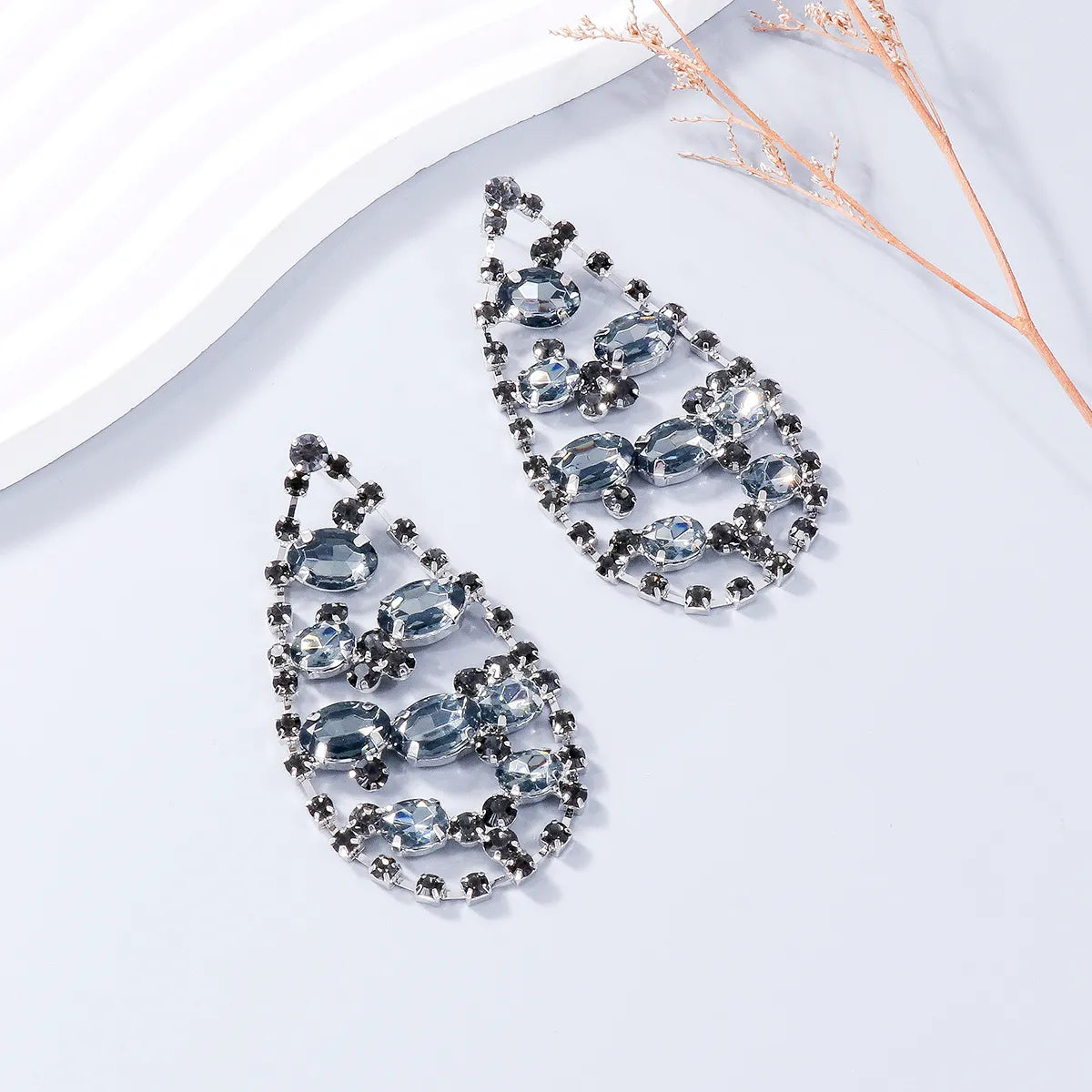 1 Pair Retro Shiny Water Droplets Hollow Out Alloy Glass Rhinestones Glass Drop Earrings