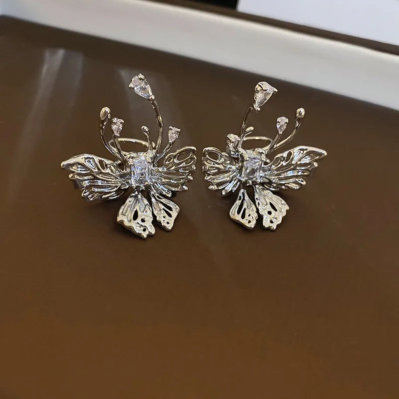 1 Pair Retro Simple Style Butterfly Hollow Out Inlay Copper Zircon Ear Cuffs