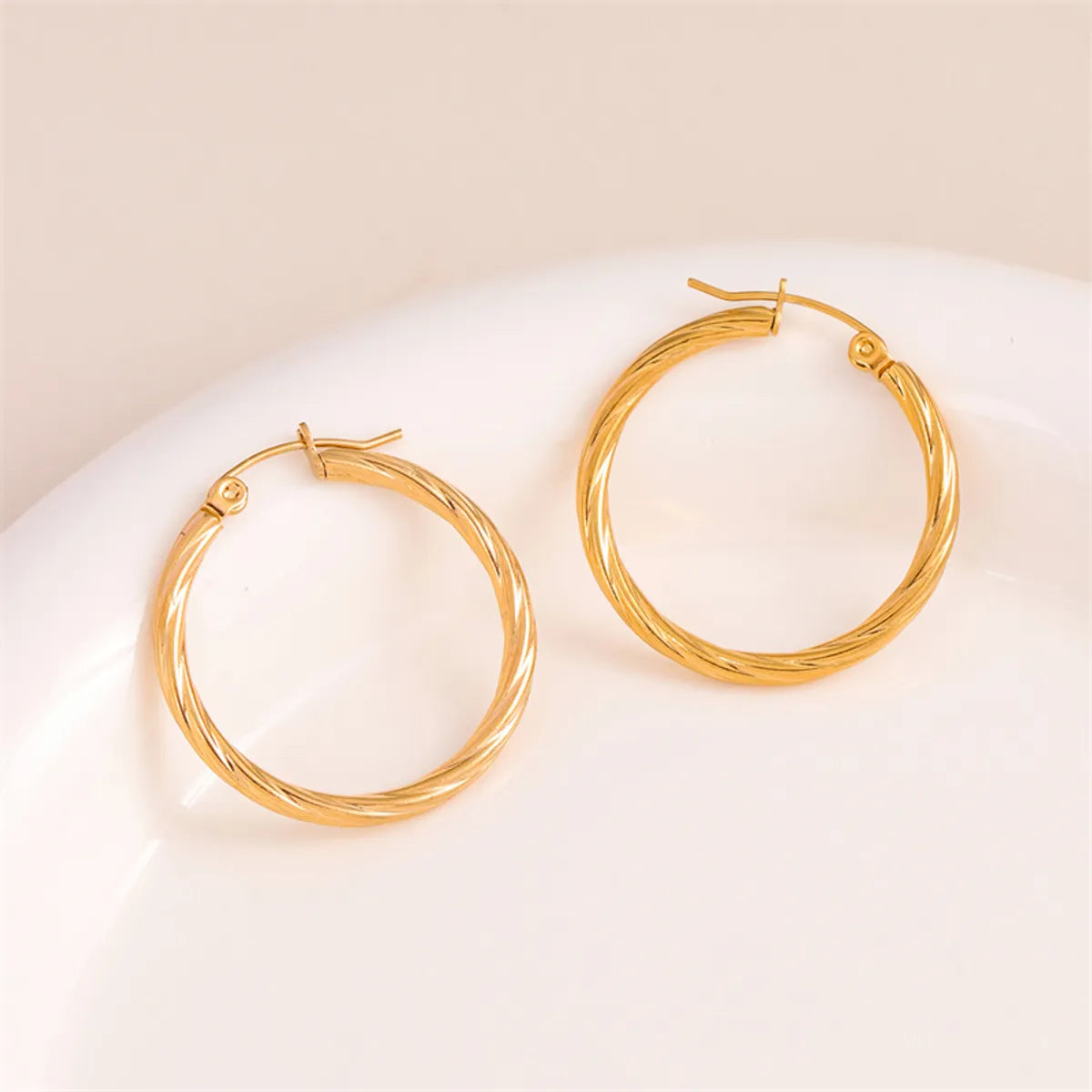 1 Pair Retro Simple Style C Shape Round Plating Stainless Steel 18k Gold Plated Hoop Earrings