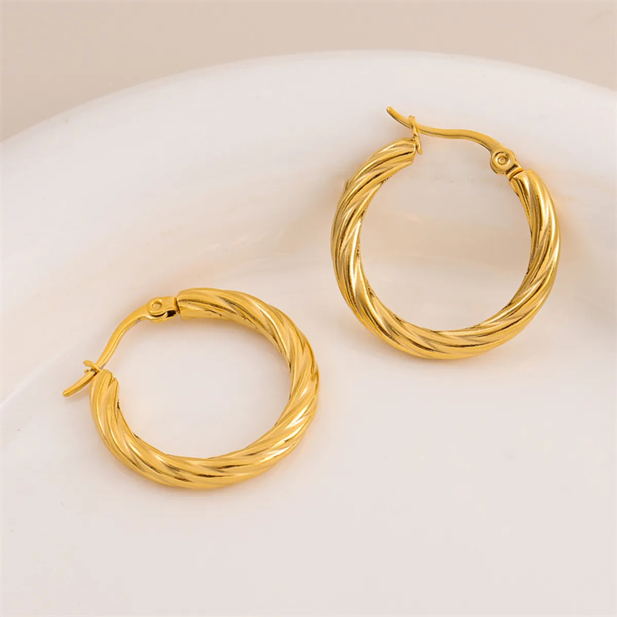 1 Pair Retro Simple Style C Shape Round Plating Stainless Steel 18k Gold Plated Hoop Earrings