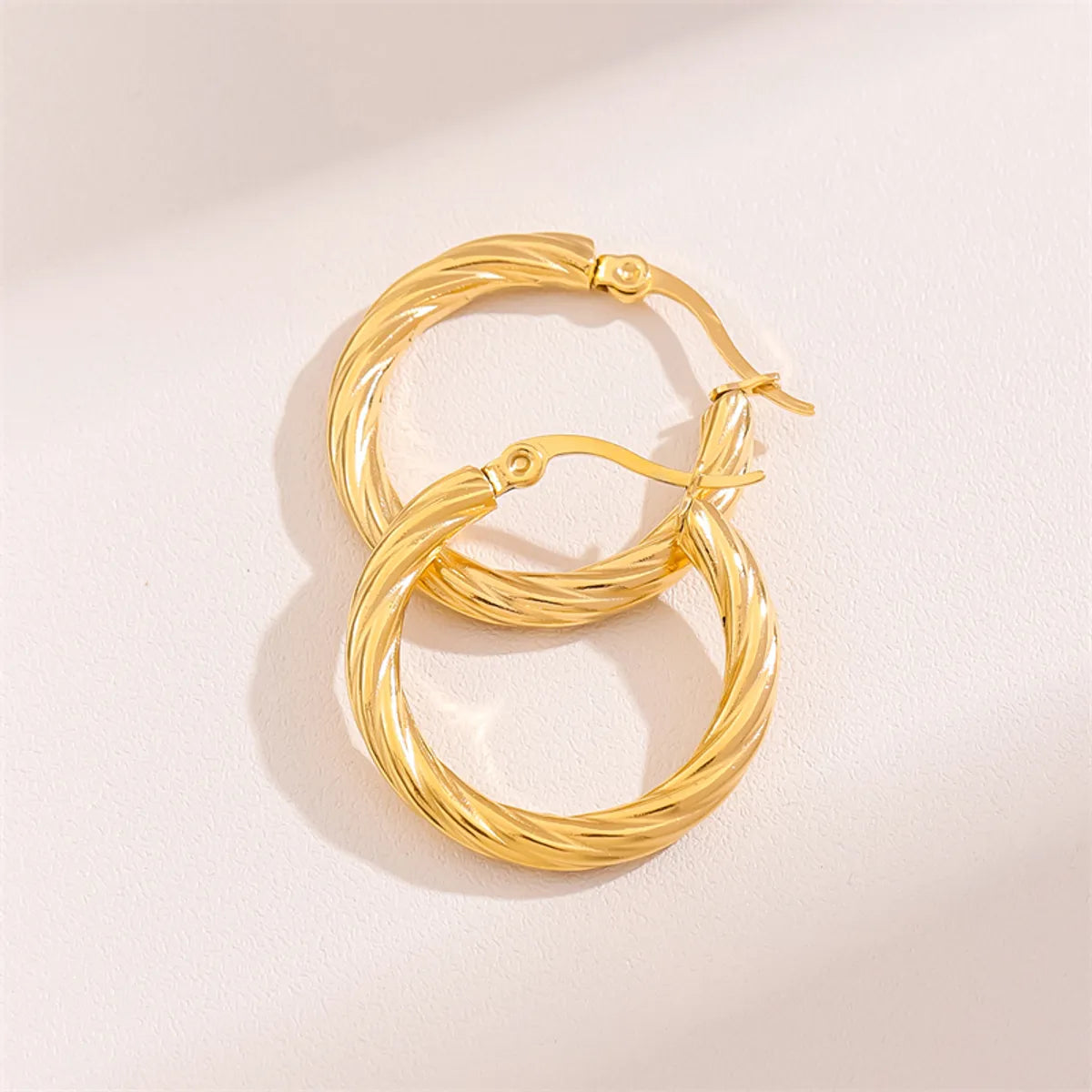 1 Pair Retro Simple Style C Shape Round Plating Stainless Steel 18k Gold Plated Hoop Earrings