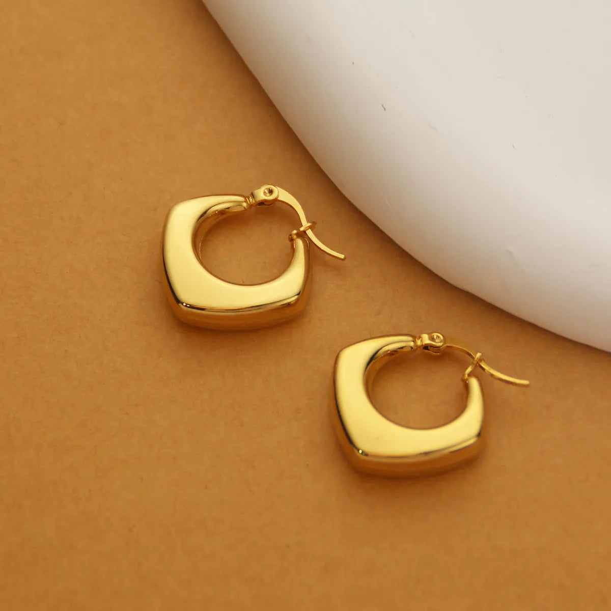 1 Pair Retro Simple Style C Shape U Shape Solid Color Plating Titanium Steel 18k Gold Plated Earrings