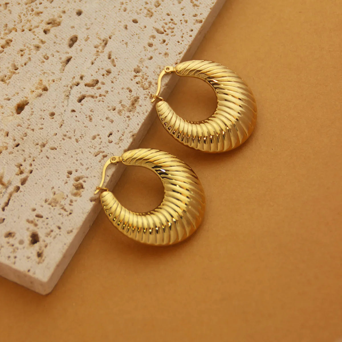 1 Pair Retro Simple Style C Shape U Shape Solid Color Plating Titanium Steel 18k Gold Plated Earrings