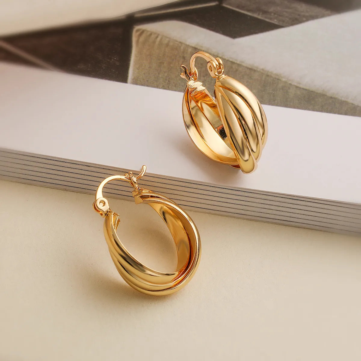 1 Pair Retro Simple Style Commute Solid Color Plating Copper Earrings