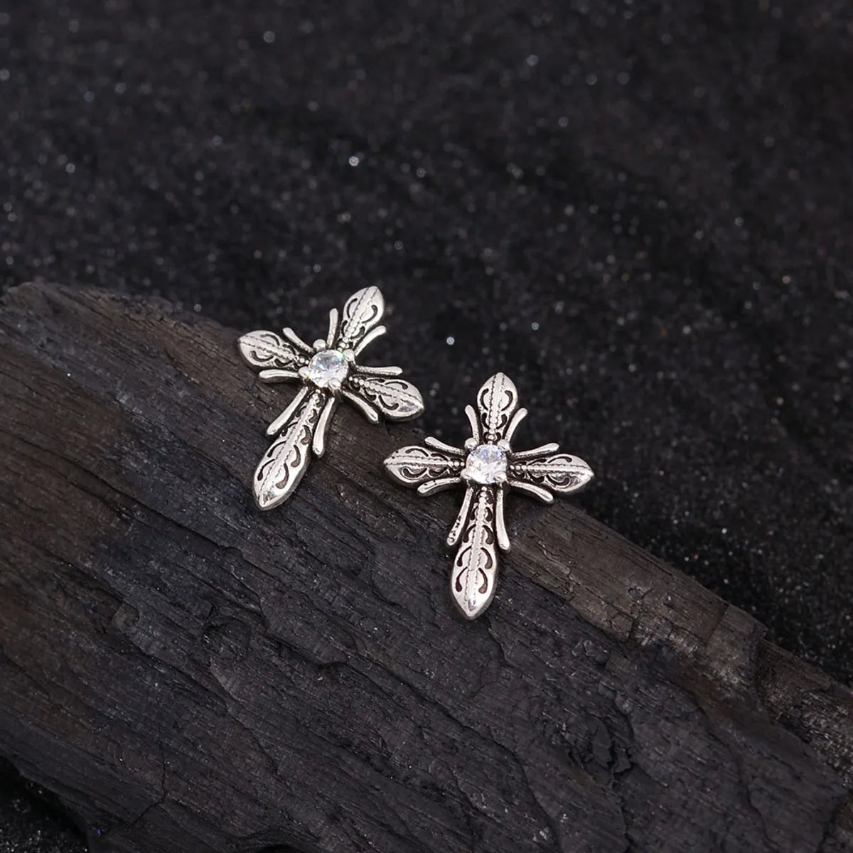 1 Pair Retro Simple Style Cross Copper Ear Studs