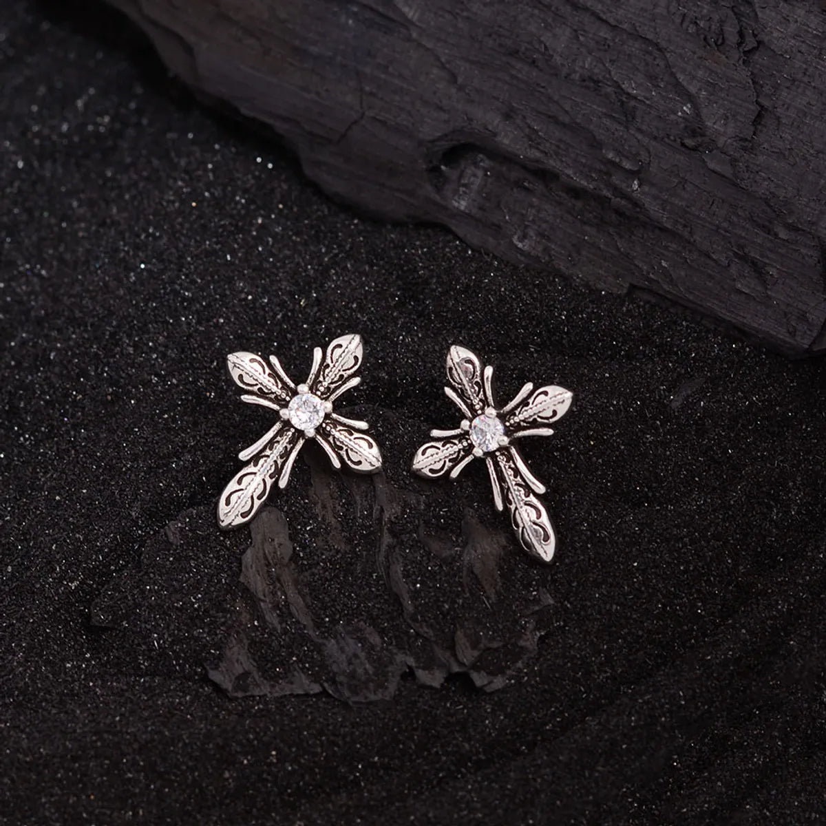 1 Pair Retro Simple Style Cross Copper Ear Studs