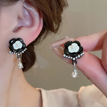 1 Pair Retro Simple Style Flower Inlay Alloy Artificial Pearls Rhinestones Drop Earrings