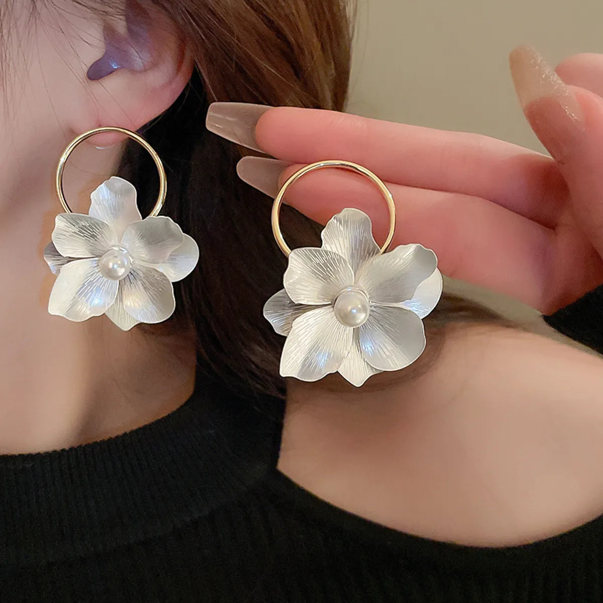 1 Pair Retro Simple Style Flower Inlay Alloy Pearl Drop Earrings