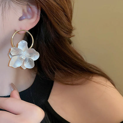 1 Pair Retro Simple Style Flower Inlay Alloy Pearl Drop Earrings