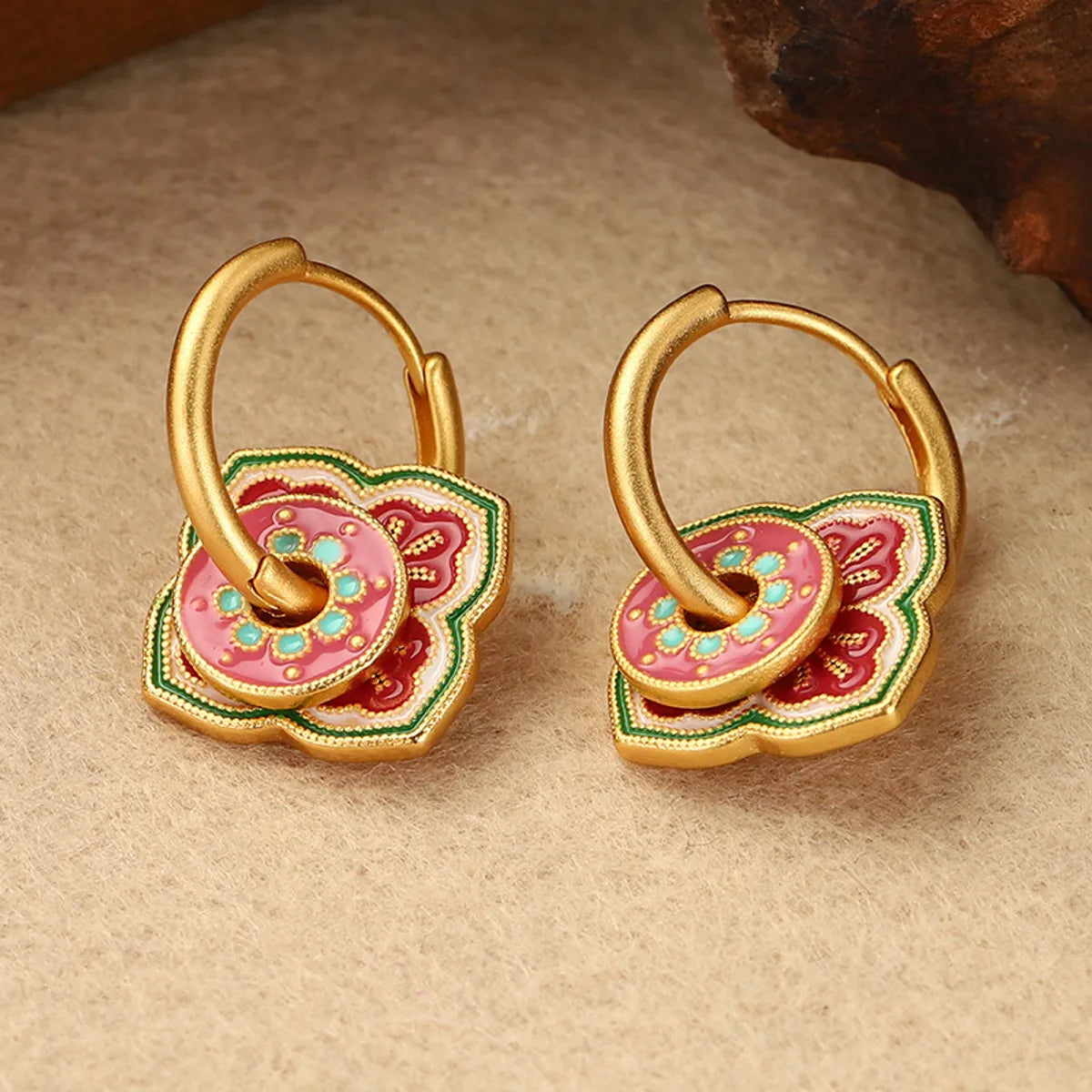 1 Pair Retro Simple Style Flower Lotus Lacquer Painting Inlay Alloy Copper Natural Pearl Zircon 18K Gold Plated Ear Studs