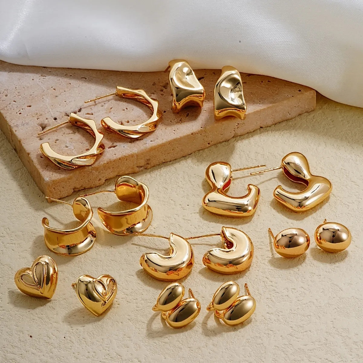 1 Pair Retro Simple Style Geometric Heart Shape Plating Copper Ear Studs