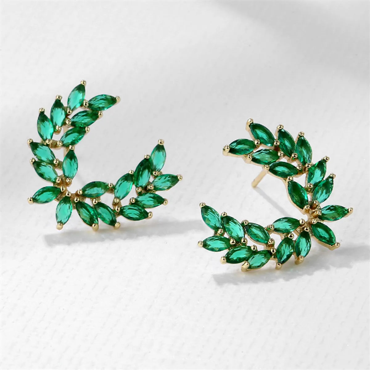 1 Pair Retro Simple Style Leaf Inlay Copper Zircon Ear Studs