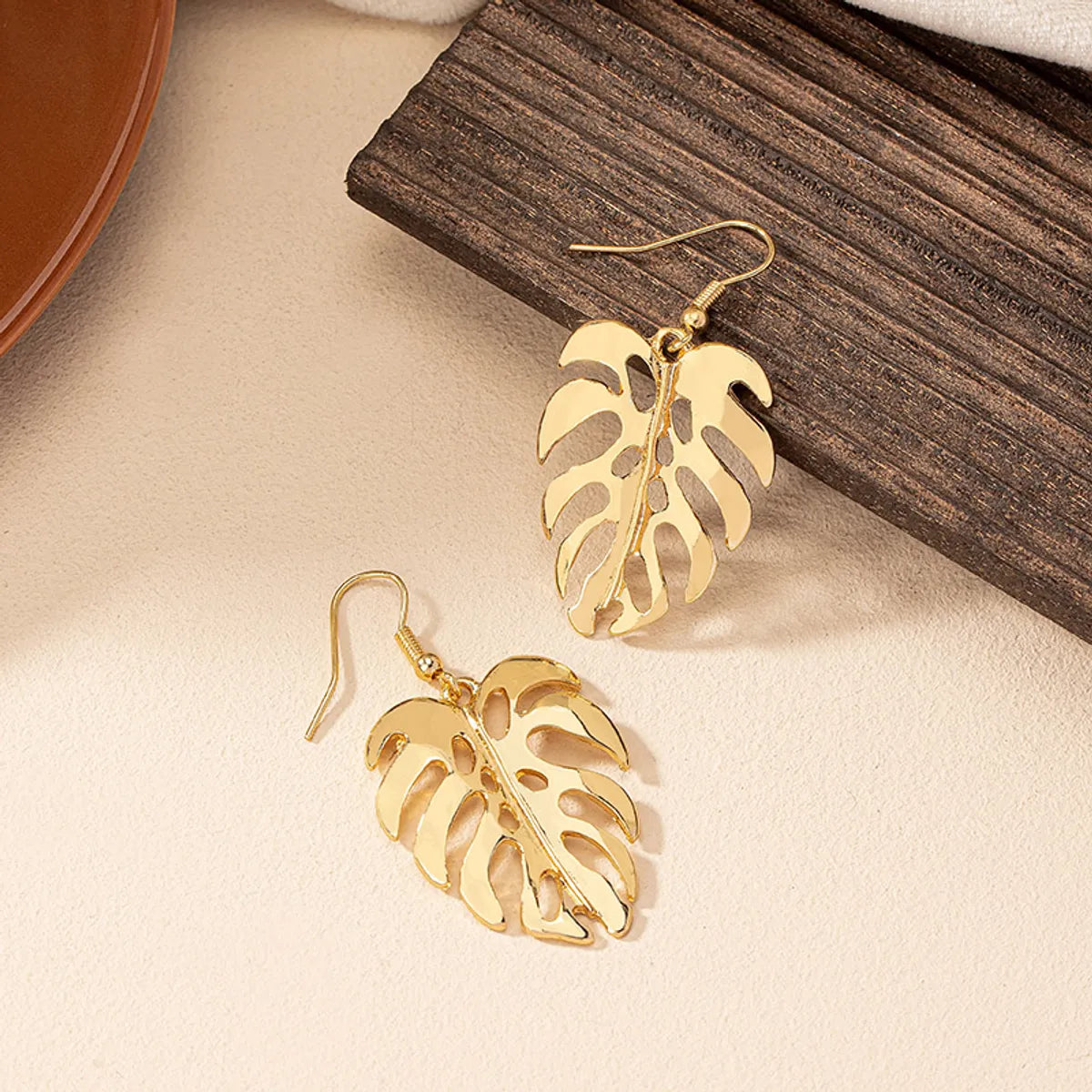 1 Pair Retro Simple Style Leaves Plating Alloy Ear Studs