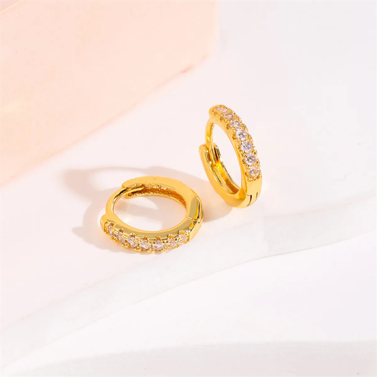 1 Pair Retro Simple Style Round Plating Inlay Copper Copper Alloy Brass Rhinestones 18K Gold Plated Earrings