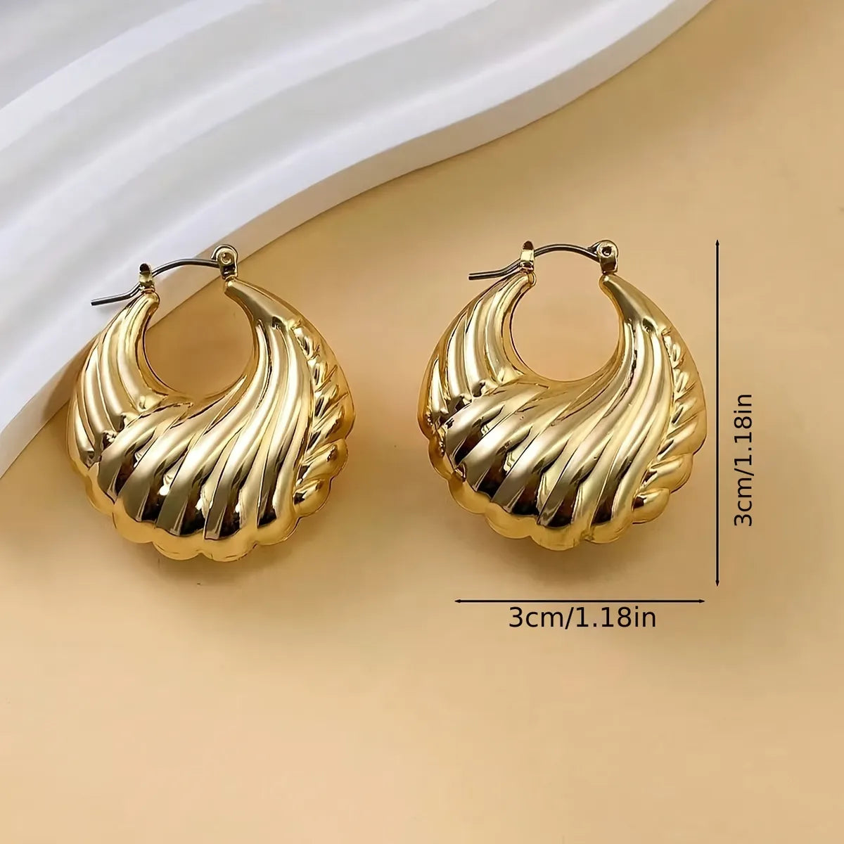 1 Pair Retro Simple Style Solid Color Hollow Out Titanium Steel Iron Imitation Gold  Gold Plated Earrings