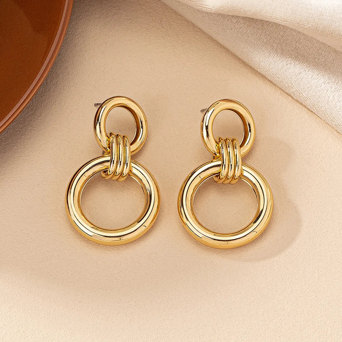 1 Pair Retro Simple Style Solid Color Plating Alloy Gold Plated Ear Studs